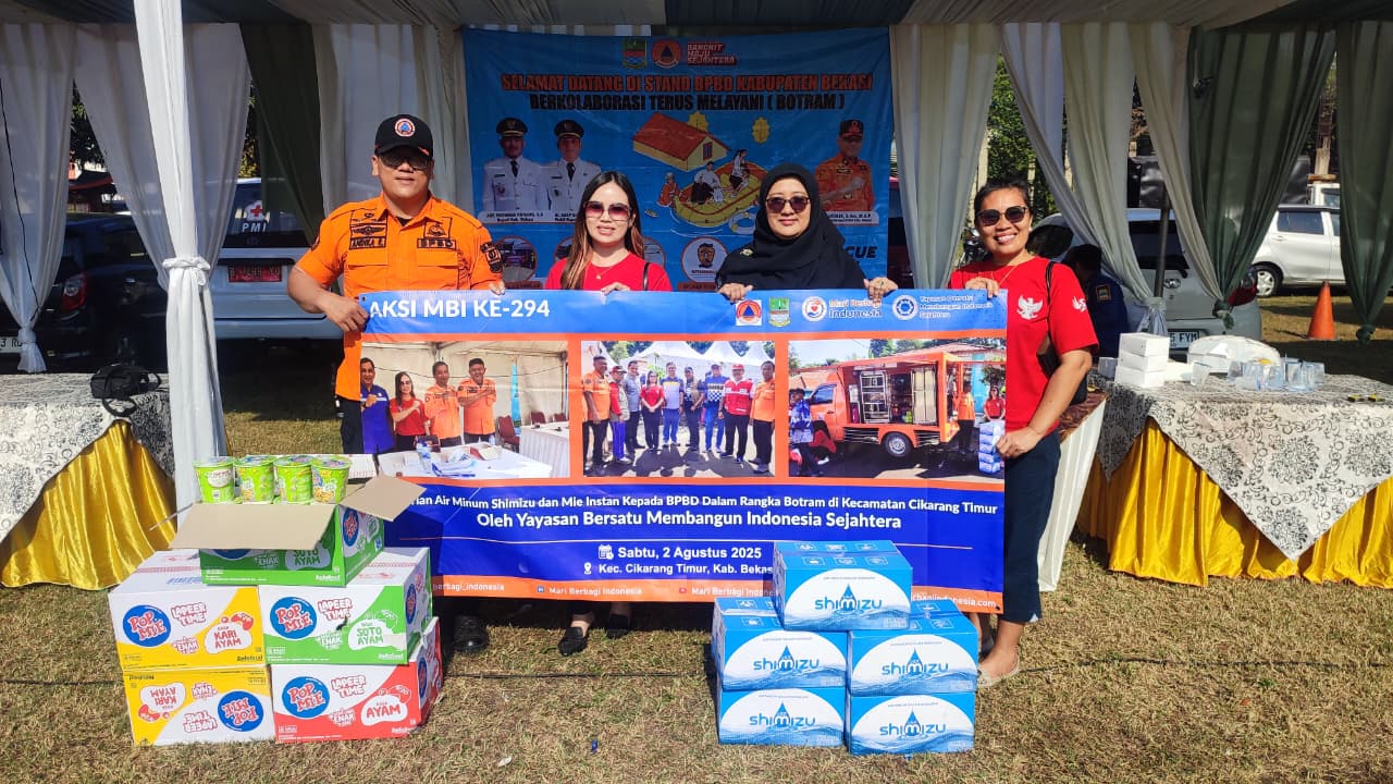 PEMBERIAN AIR MINUM SHIMIZU DAN MIE INSTAN KEPADA BPBD DALAM RANGKA BOTRAM DI KECAMATAN  CIKARANG TIMUR OLEH YAYASAN BERSATU MEMBANGUN INDONESIA SEJAHTERA